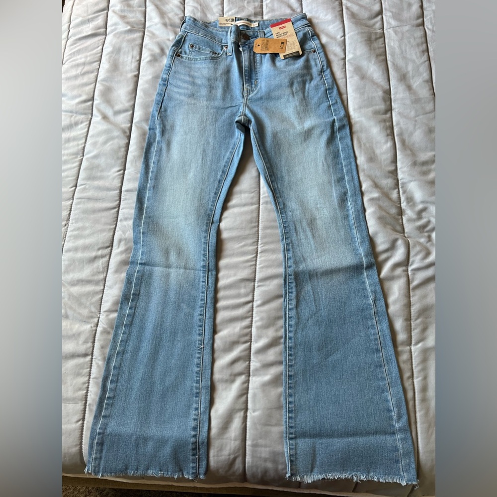 Levi’s Women’s 725 High Rise Bootcut Jeans Size 26x30